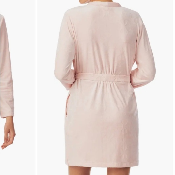 Kate Spade Embossed Floral Plush Long-Sleeve Tie-Front Short Cozy Robe - Picture 2 of 10